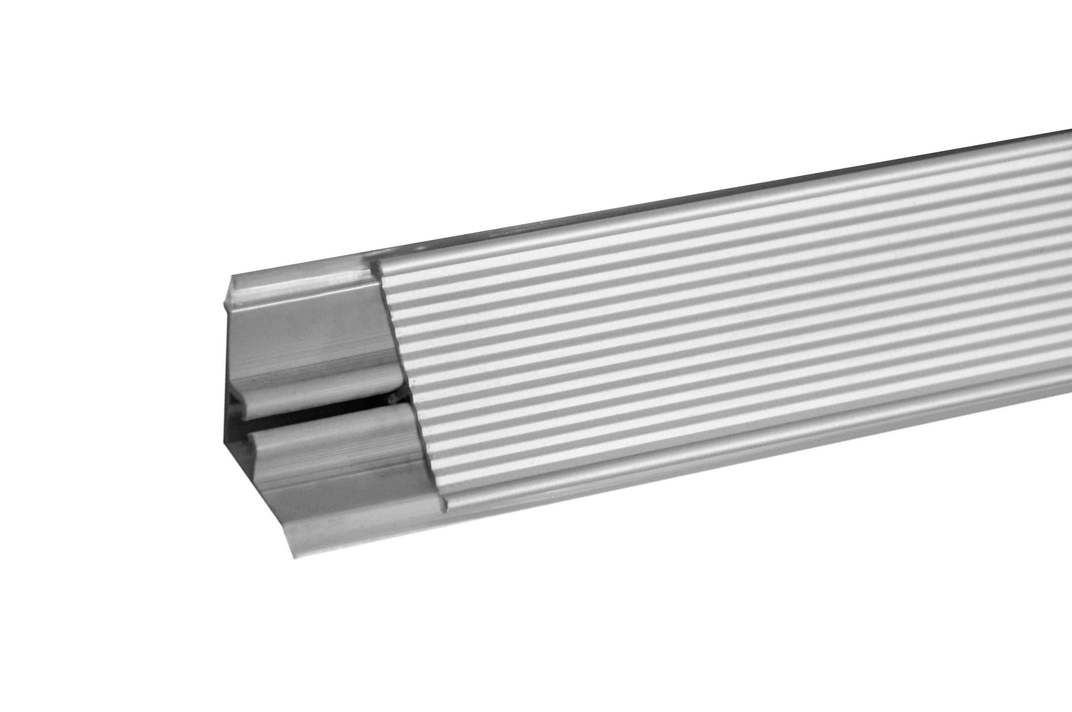 Плинтус кухонный 3,05м рифленый алюминиевый.jpg