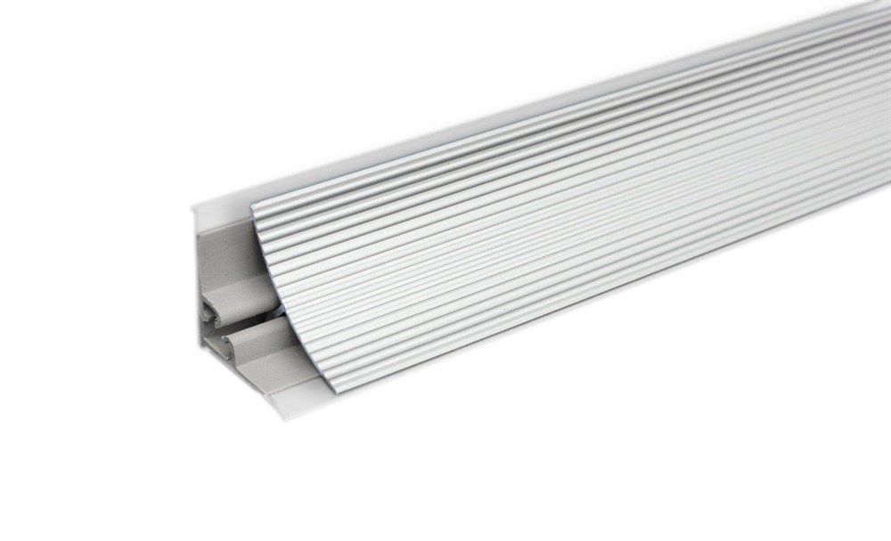 Плинтус кухонный 3,05м рифленый вогнутый алюминиевый.jpg